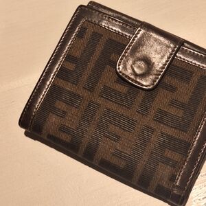 🎁  Fendi Zuka Wallet  Offers are welcome 💖💖💖💖🎉🎉